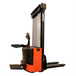 Самоходный электрический штабелер RAKUDA BPLW 1600 55 с платформой для оператора 272-291670 - фото 5873650